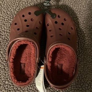 Baya lines crocs